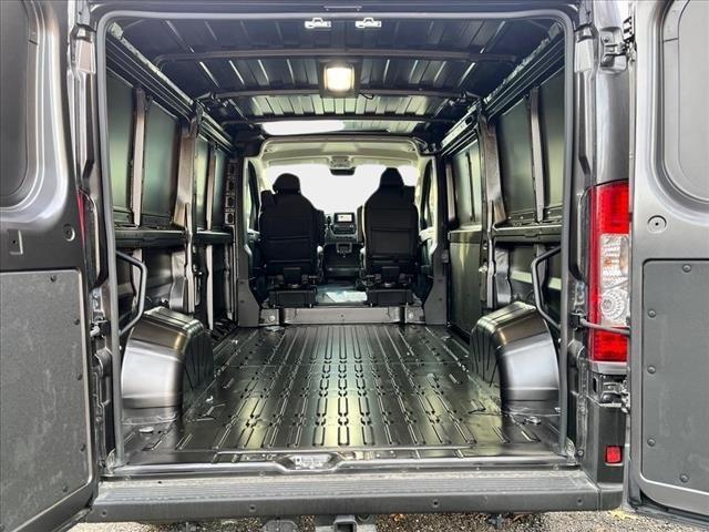 2025 Ram ProMaster Cargo Van SLT Low Roof 136" WB