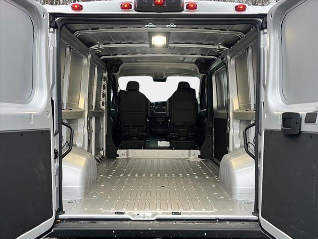 2025 Ram ProMaster Cargo Van SLT Low Roof 136" WB