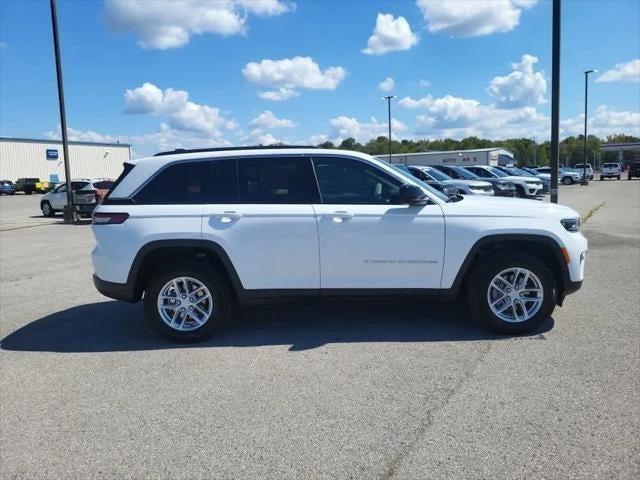 2024 Jeep Grand Cherokee GRAND CHEROKEE LAREDO X 4X4