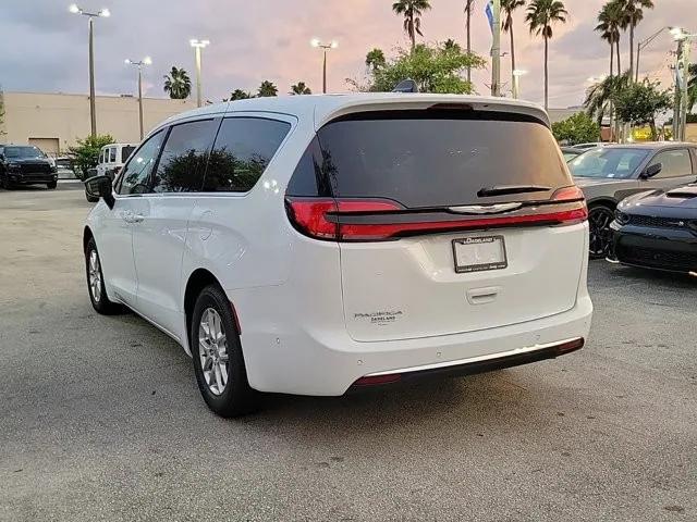 2024 Chrysler Pacifica PACIFICA TOURING L