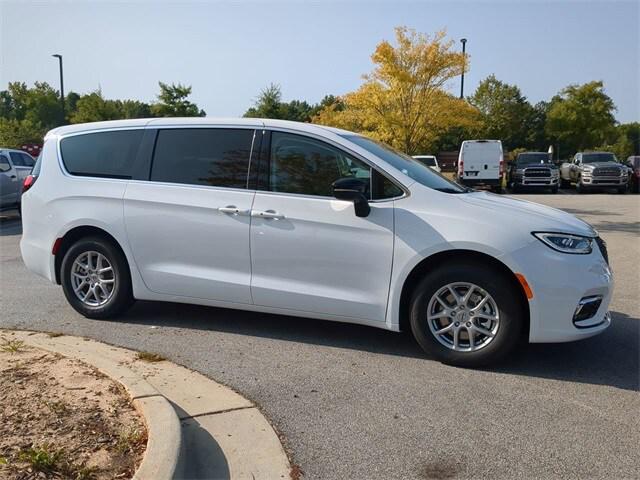 2024 Chrysler Pacifica PACIFICA TOURING L