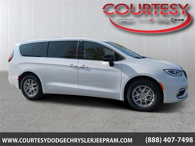 2024 Chrysler Pacifica PACIFICA TOURING L