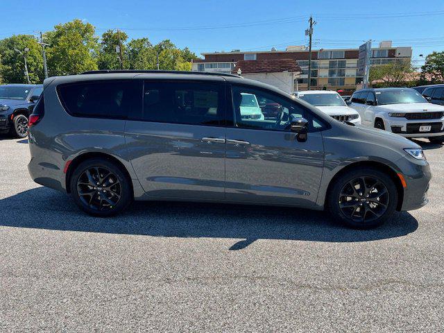 2024 Chrysler Pacifica PACIFICA TOURING L