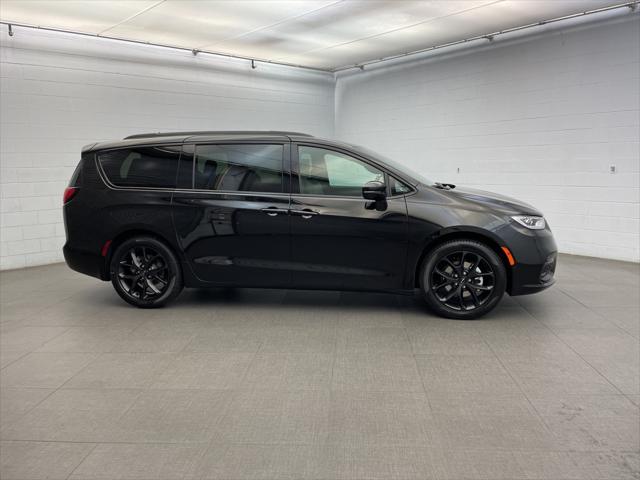 2024 Chrysler Pacifica PACIFICA TOURING L