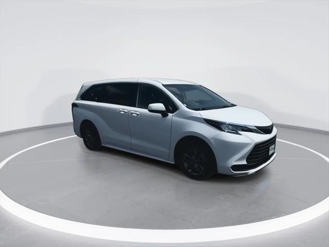 2023 Toyota Sienna LE