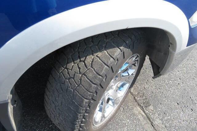 2017 RAM 1500 Laramie Crew Cab 4x4 64 Box 2017 RAM 1500 Laramie Crew Cab 4x4 64 Box