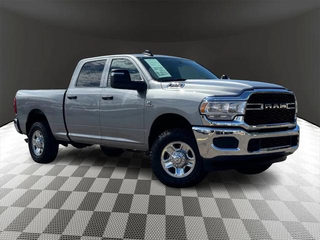 2024 RAM 3500 Tradesman Crew Cab 4x4 64 Box