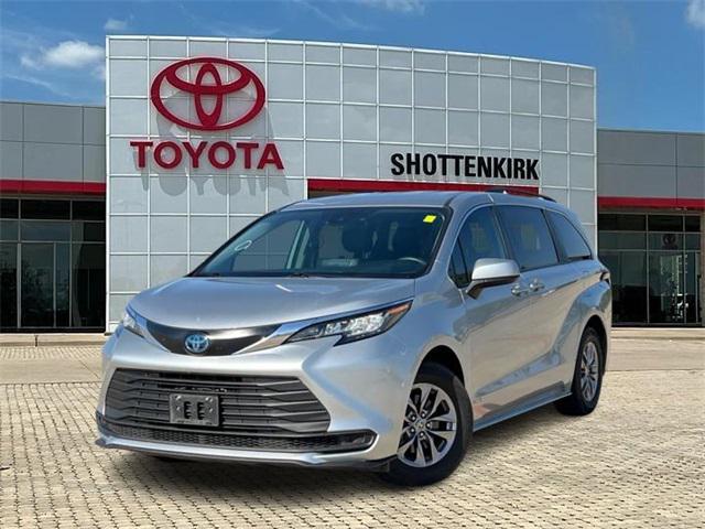 2021 Toyota Sienna LE