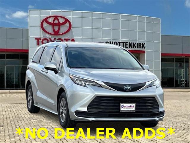 2021 Toyota Sienna LE