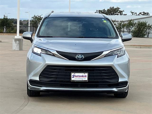 2021 Toyota Sienna LE