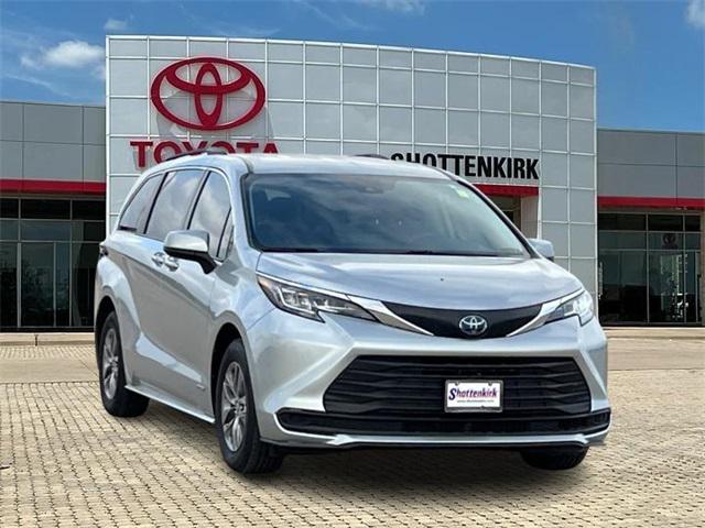 2021 Toyota Sienna LE