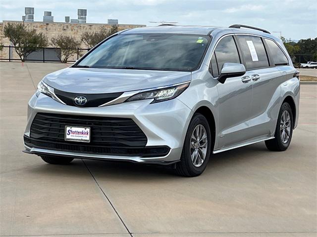 2021 Toyota Sienna LE