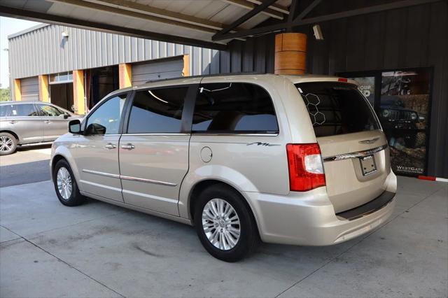 2012 Chrysler Town and Country Touring-L