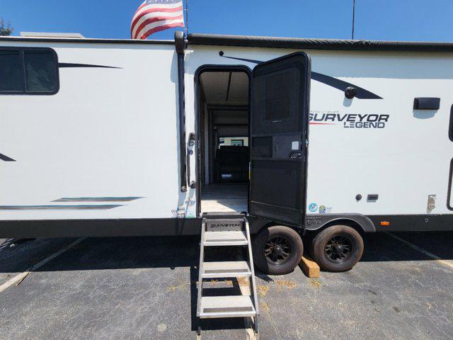 2023 Ford Surveyor Unknown