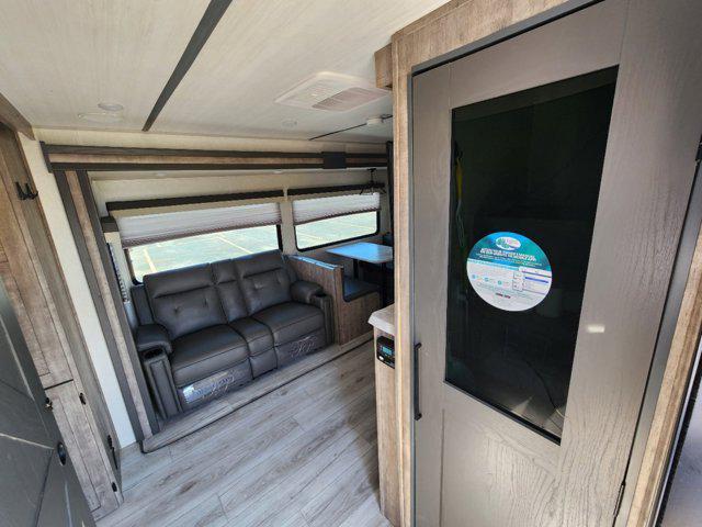 2023 Ford Surveyor Unknown