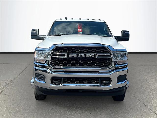 2024 RAM Ram 3500 Chassis Cab RAM 3500 TRADESMAN CREW CAB CHASSIS 4X4 60 CA