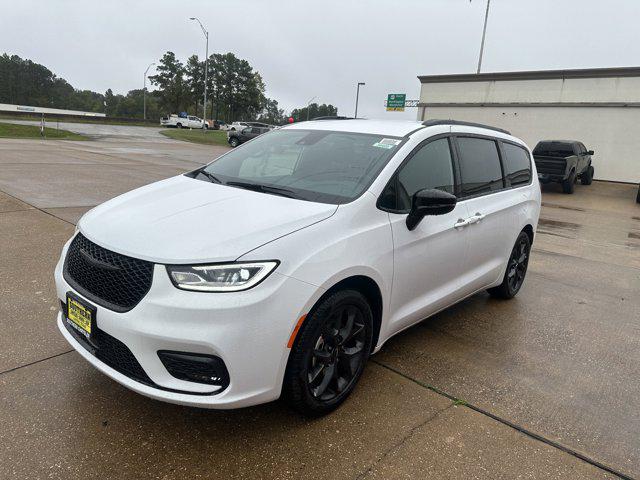 2024 Chrysler Pacifica PACIFICA TOURING L