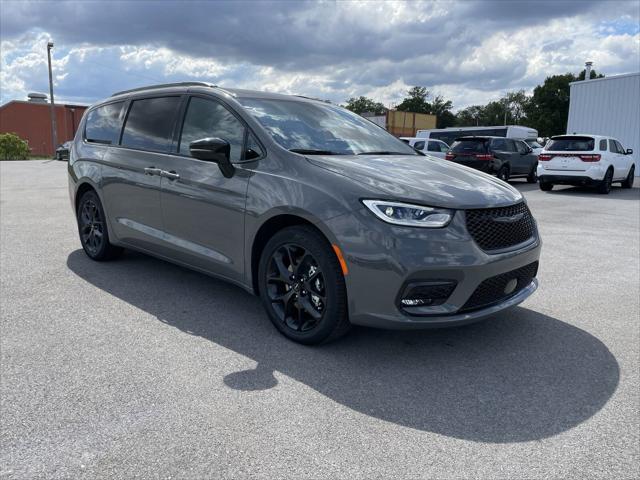 2024 Chrysler Pacifica PACIFICA TOURING L