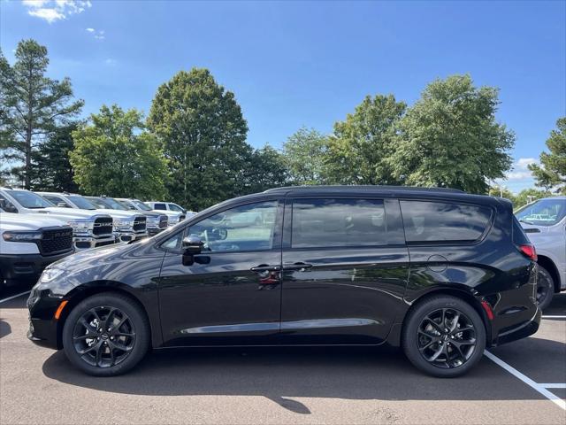 2024 Chrysler Pacifica PACIFICA TOURING L