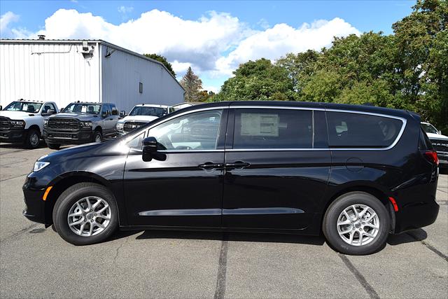 2024 Chrysler Pacifica PACIFICA TOURING L