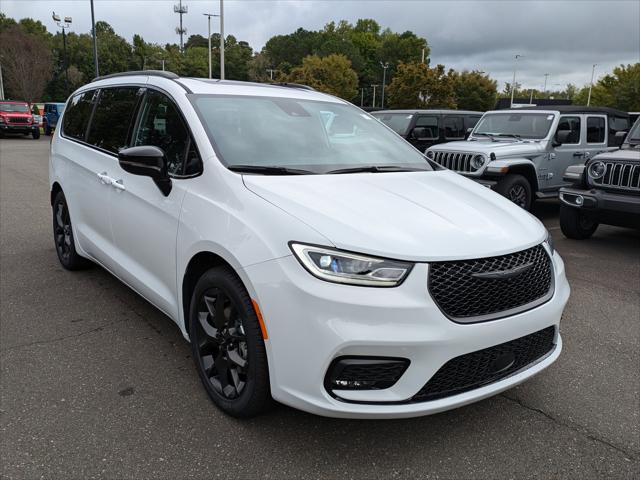 2024 Chrysler Pacifica PACIFICA TOURING L