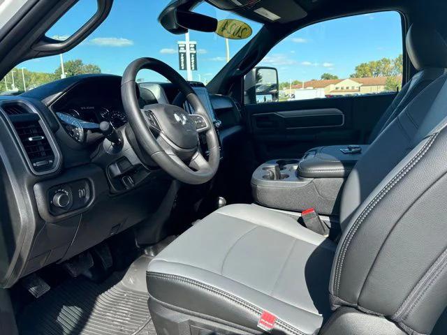2024 RAM Ram 5500 Chassis Cab RAM 5500 TRADESMAN CHASSIS REGULAR CAB 4X4 60 CA