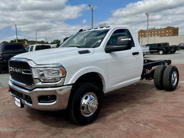2024 RAM Ram 3500 Chassis Cab RAM 3500 TRADESMAN CHASSIS REGULAR CAB 4X4 60 CA