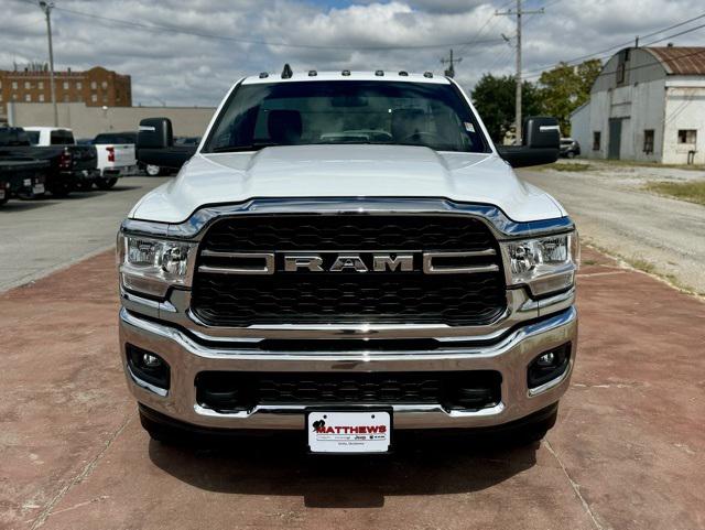2024 RAM Ram 3500 Chassis Cab RAM 3500 TRADESMAN CHASSIS REGULAR CAB 4X4 60 CA