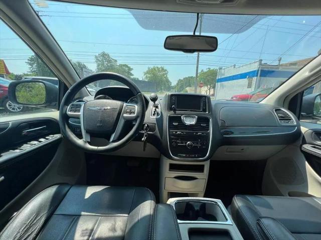 2015 Chrysler Town & Country Touring