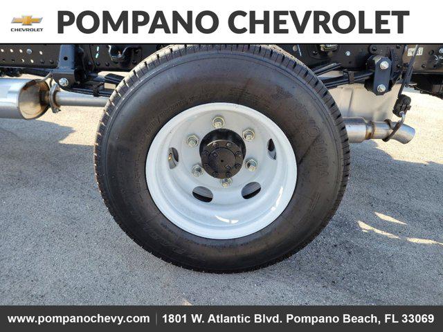 2025 Chevrolet 3500 LCF Gas 2WD Reg Cab 109"