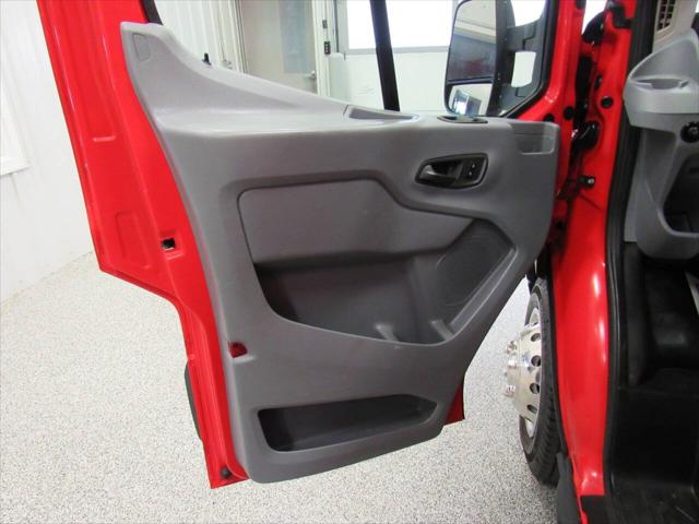 2018 Ford Transit Cutaway 350 HD 2dr 138 in. WB DRW Cutaway Chassis w/9950 Lb. GVWR