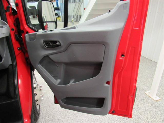 2018 Ford Transit Cutaway 350 HD 2dr 138 in. WB DRW Cutaway Chassis w/9950 Lb. GVWR