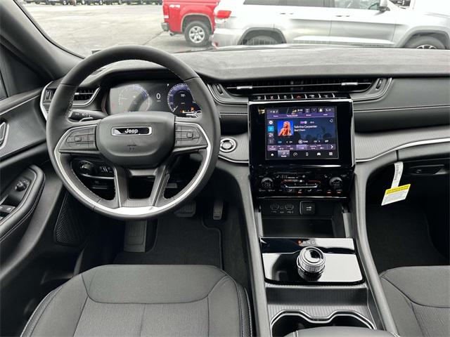 2025 Jeep Grand Cherokee GRAND CHEROKEE LAREDO X 4X4