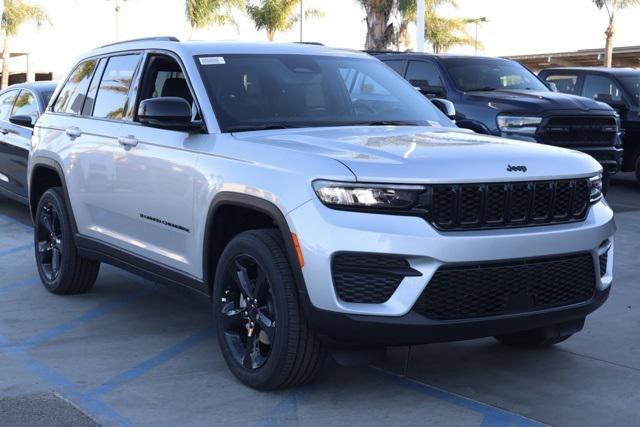 2025 Jeep Grand Cherokee GRAND CHEROKEE ALTITUDE 4X4