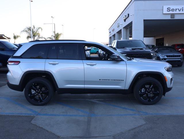 2025 Jeep Grand Cherokee GRAND CHEROKEE ALTITUDE 4X4