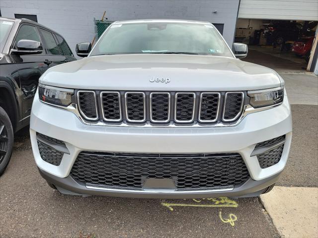 2025 Jeep Grand Cherokee GRAND CHEROKEE LAREDO X 4X4