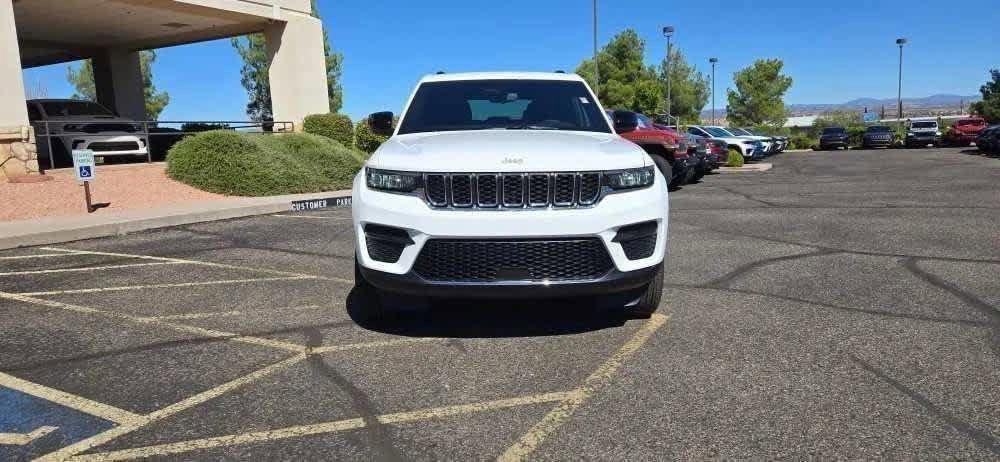 2025 Jeep Grand Cherokee GRAND CHEROKEE LAREDO X 4X4 2025 Jeep Grand Cherokee GRAND CHEROKEE LAREDO X 4X4