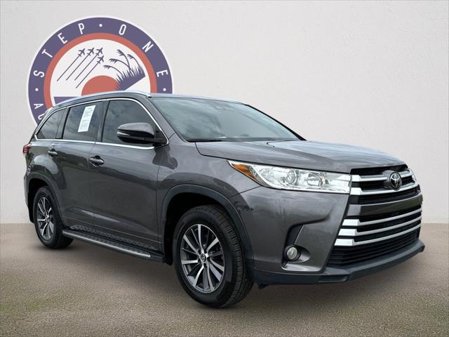 2017 Toyota Highlander SE