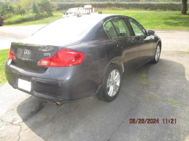 2011 INFINITI G37x X 5