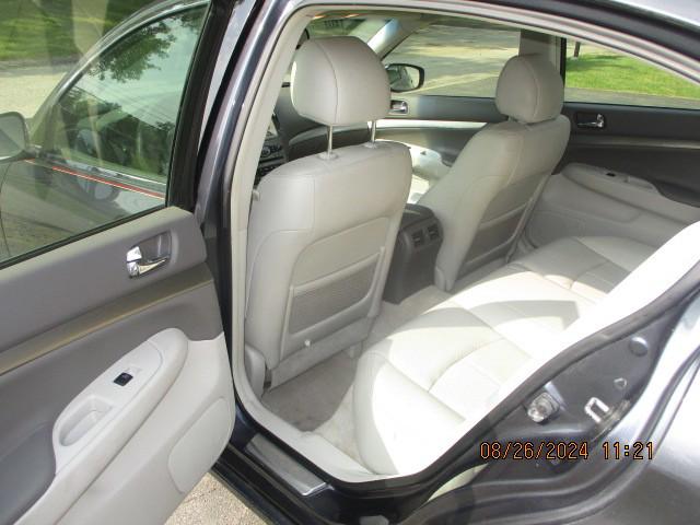 2011 INFINITI G37x X 9