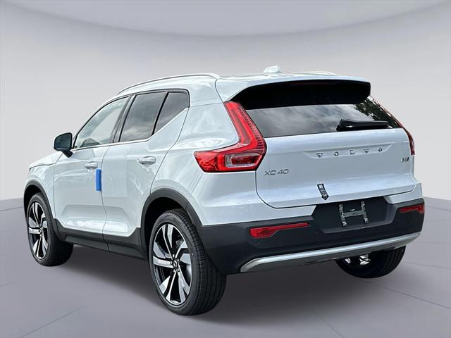 2025 Volvo XC40 B5 Ultra Bright Theme