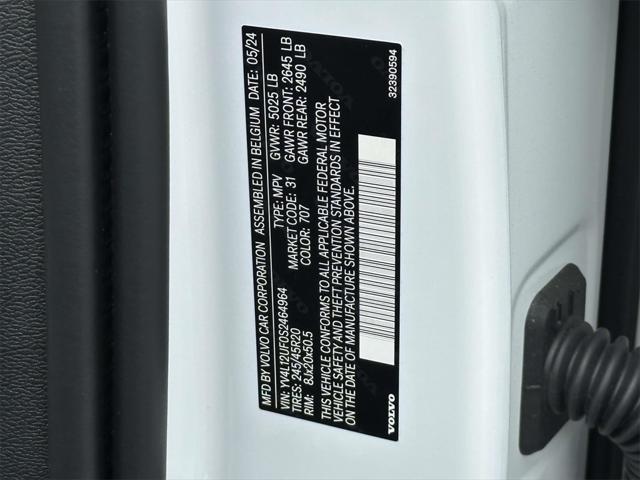 2025 Volvo XC40 B5 Ultra Bright Theme