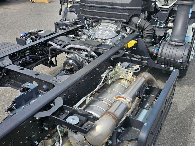 2025 Chevrolet 5500XD LCF Base