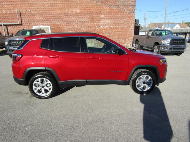 2025 Jeep Compass COMPASS LATITUDE 4X4