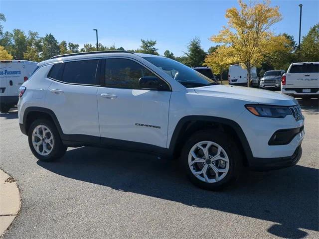 2025 Jeep Compass COMPASS LATITUDE 4X4