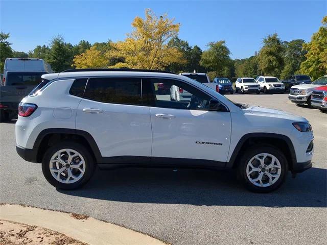 2025 Jeep Compass COMPASS LATITUDE 4X4