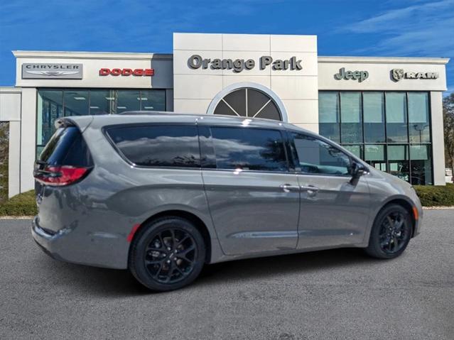 2024 Chrysler Pacifica PACIFICA TOURING L