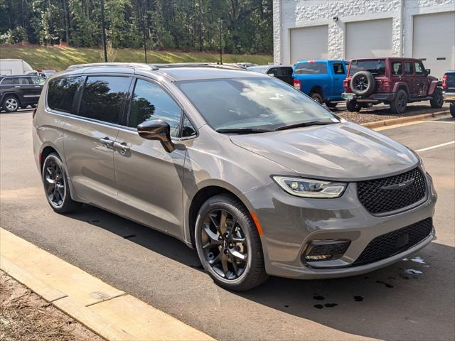 2024 Chrysler Pacifica PACIFICA TOURING L