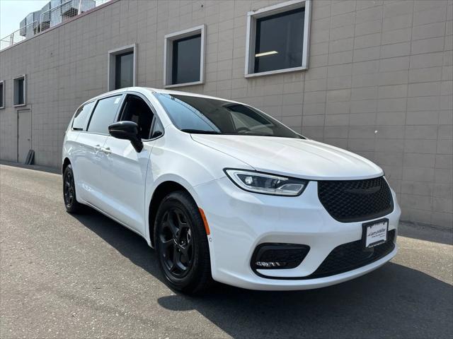 2024 Chrysler Pacifica Hybrid PACIFICA PLUG-IN HYBRID S APPEARANCE