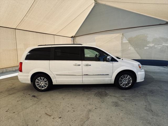 2015 Chrysler Town and Country Touring-L